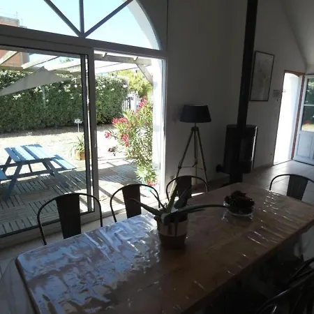 Maison Renovee De 112m², 4 Chambres, A 800m Des Plages, Avec Jardin, Proche Commerces. - Fr-1-540-188 *